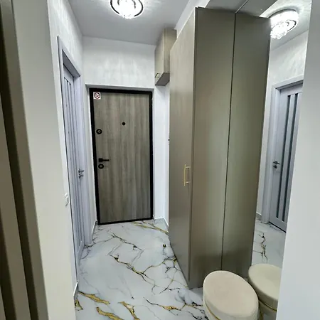 Lägenhet Kari Năvodari